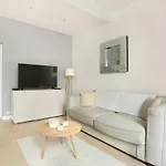 Sublime Et Neuf Appartement Fbg Saint Honore